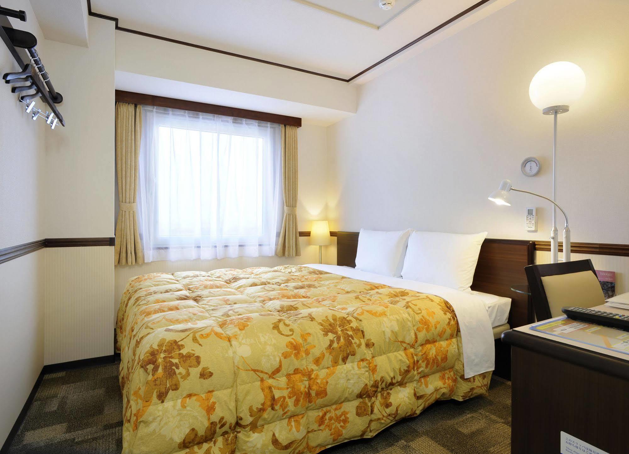 Toyoko Inn Sendai Higashi-Guchi No 2 Екстер'єр фото