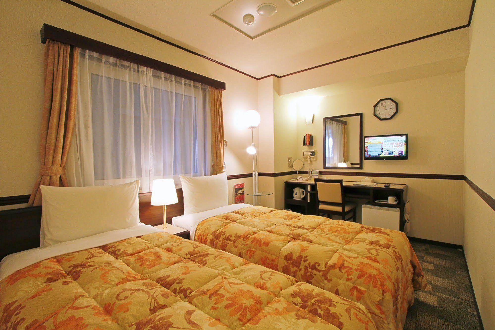 Toyoko Inn Sendai Higashi-Guchi No 2 Екстер'єр фото